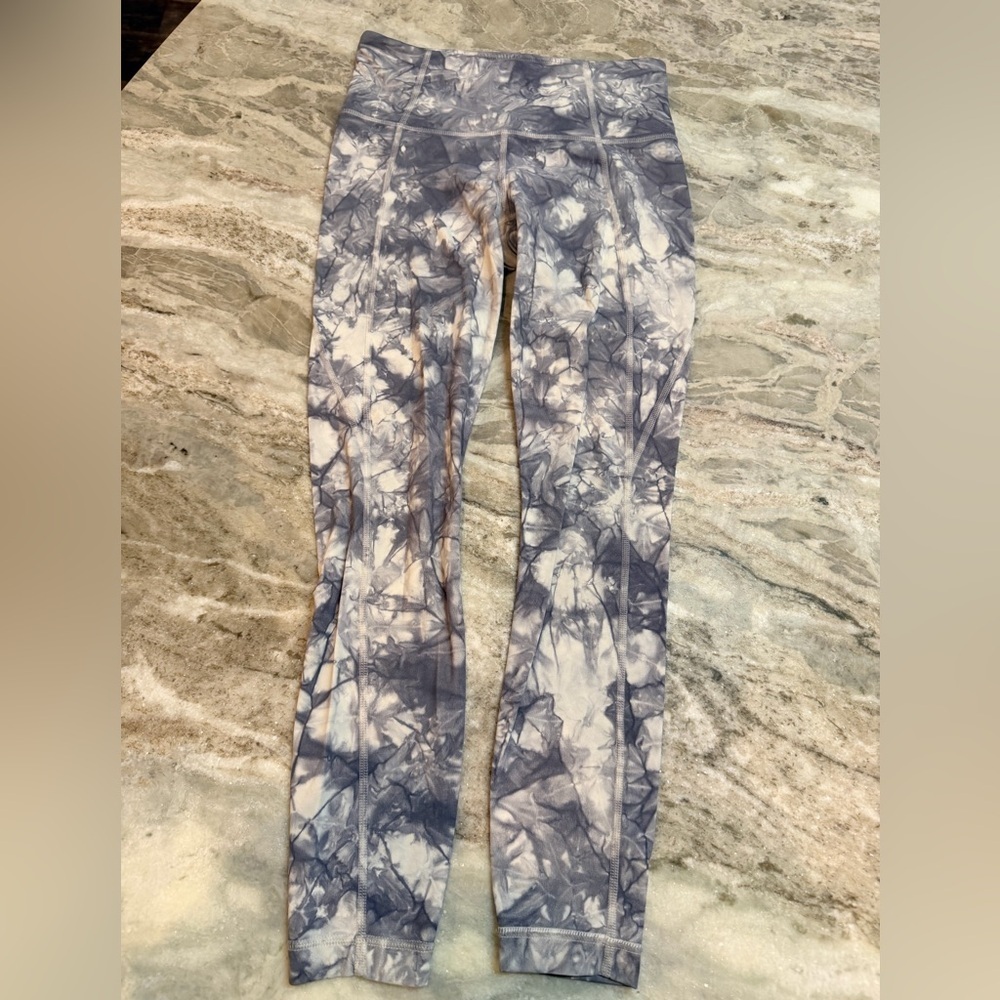 Athleta Tie Dye Leggings XS High Rise 7/8 Blue Gray Marble Print Yoga Pants